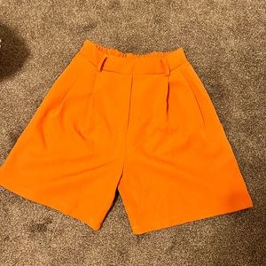 Orange short